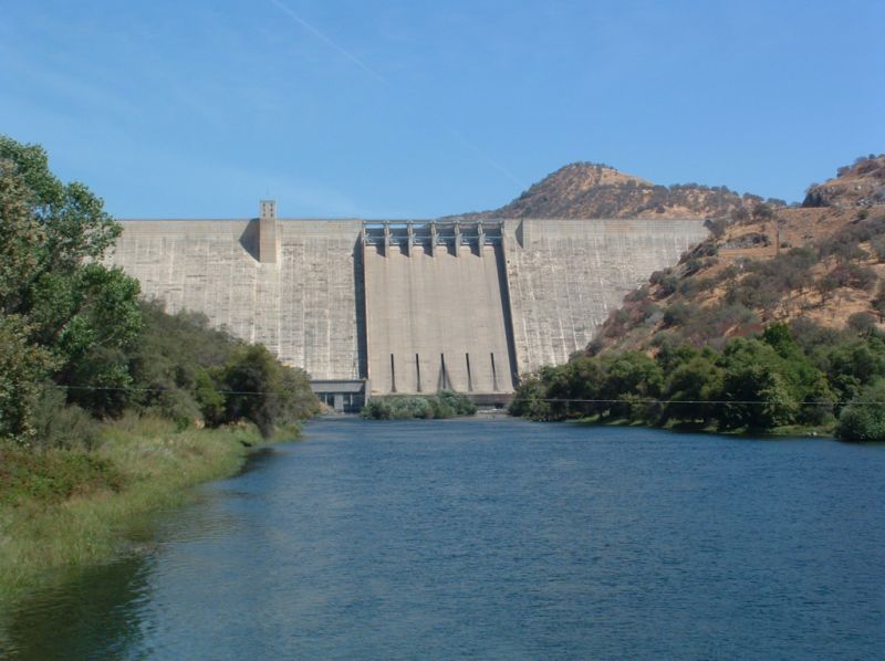 Pine Flat Dam800x600